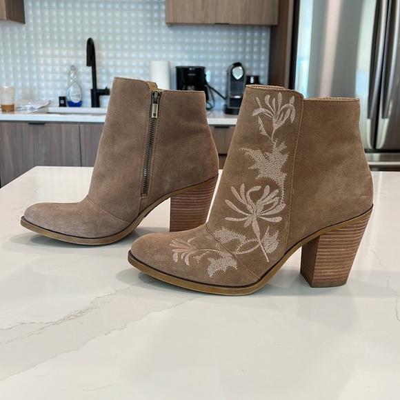Lucky Brand Shoes: Floral Embroidered Ankle Boots - Picture 5 of 7